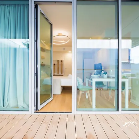 Waterfront Lux| Studio|a/c|parking|gym|wifi By Tilo Cenova